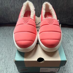 TOMS Women's Vibrant Coral Slippers